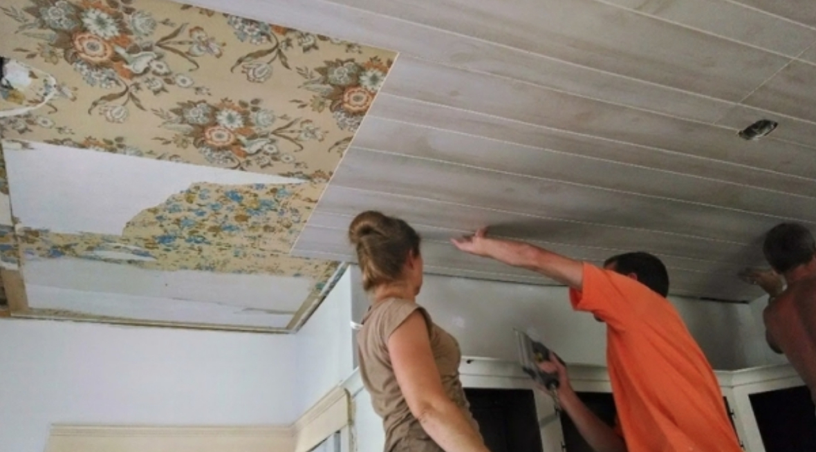 Ремонт потолка — самый дешевый способ