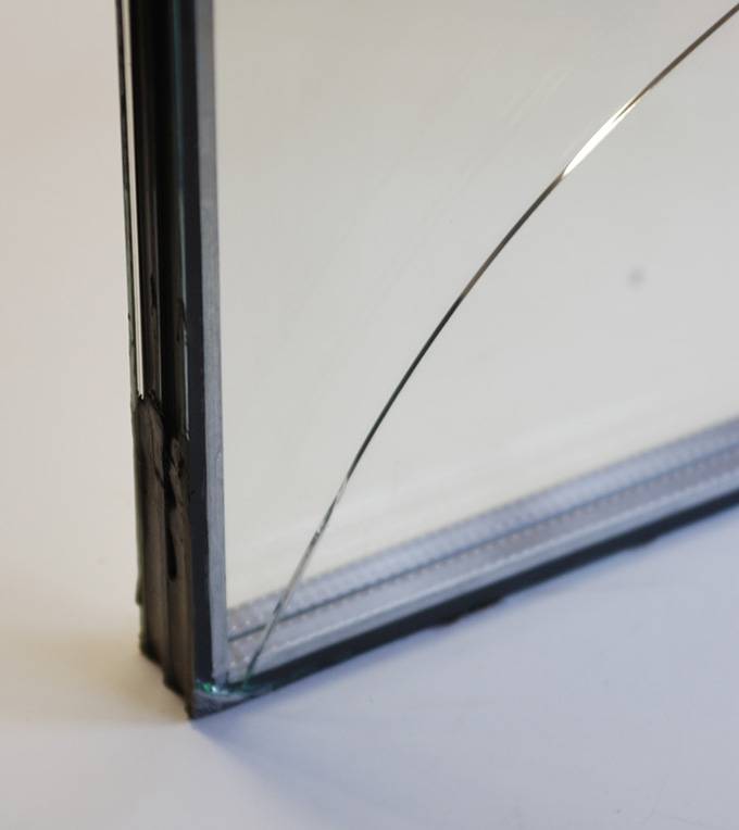 Как заменить треснувшее стекло стеклопакете