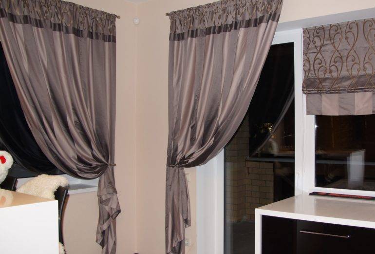 Шторы для кухни с балконной дверью (34 фото + цены)