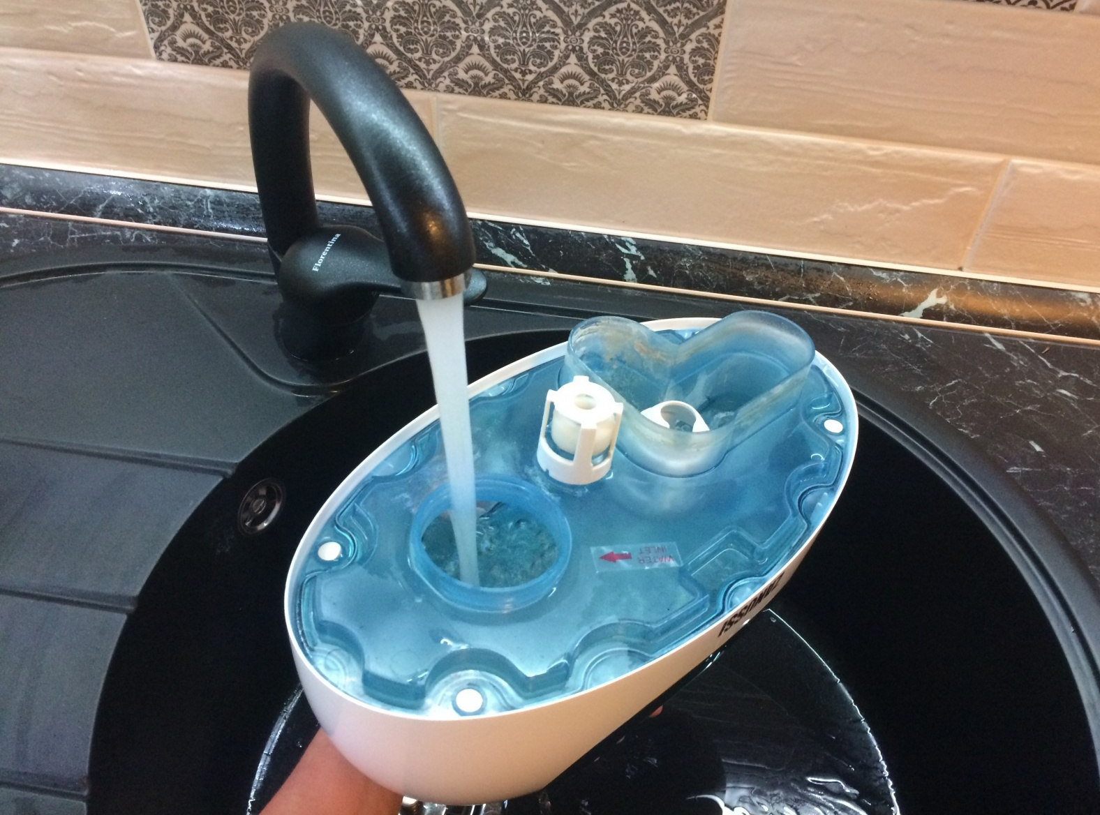 Разбираемся: какую воду заливать в увлажнитель воздуха