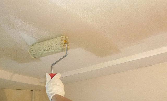 Как покрасить потолок — фото рекомендации по нанесению покрытия своими руками