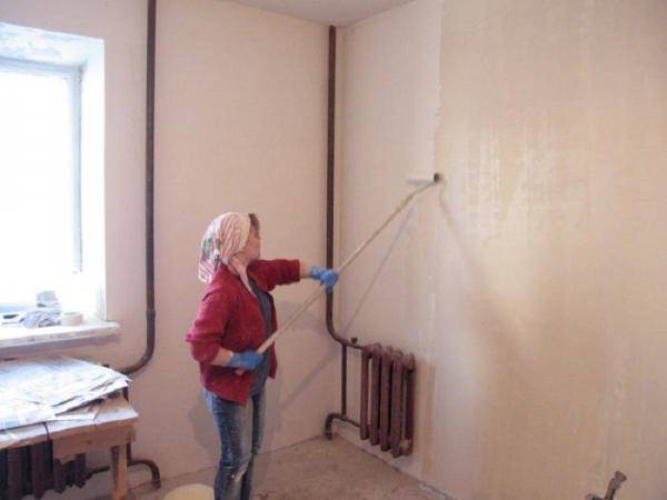 Технология окрашивания стен водоэмульсионной краской: подготовка поверхности и краски, инструкция по выполнению работ  | в мире краски