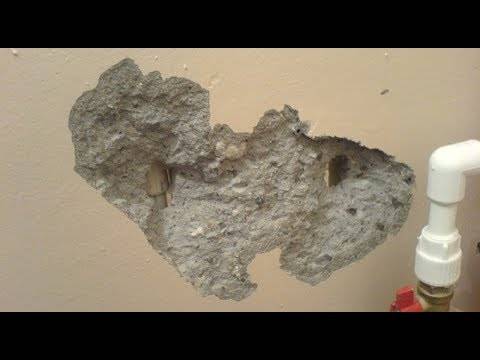 Советы и видео как замазать штробы в стене под электропроводку и водопровод