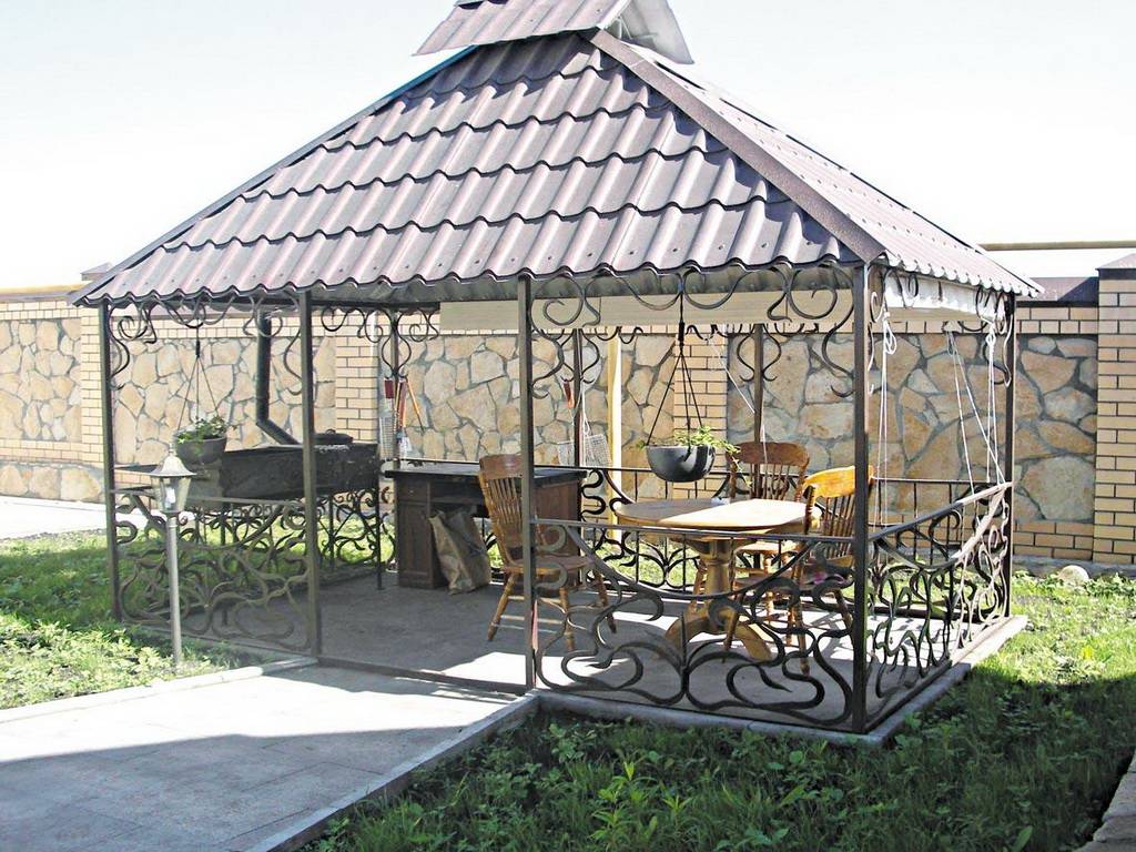 Кованые беседки (54 фото): ажурные садовые изделия с мангалом, эксклюзивные модели с ковкой, как оформить просто и красиво