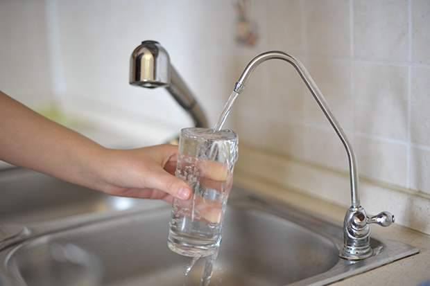 Как установить кран для питьевой воды на кухонной мойке