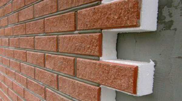 Что такое сэндвич-панели при отделке цоколя, каковы их достоинства и недостатки, в чем важность узлов соединения?