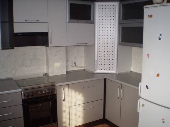 Как спрятать газовый котел на кухне? 25 фото как закрыть кухонным гарнитуром, идеи дизайна и можно ли поставить котел в шкаф