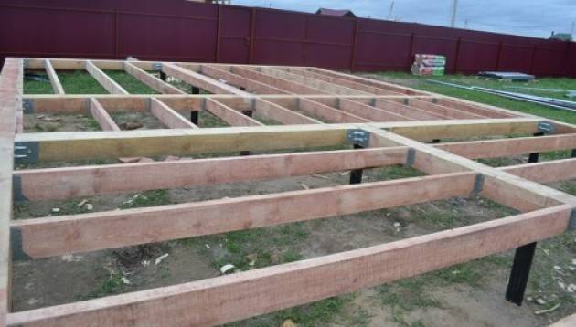 Обвязка свайного фундамента брусом: технология работ