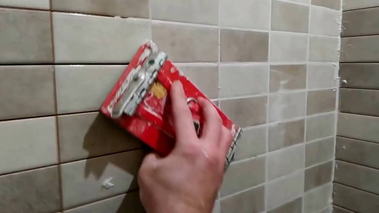 Как затирать швы на плитке на стене