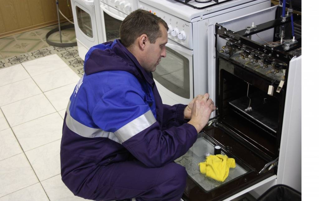 Газовики заставляют заключать договор на обслуживание газового оборудования: это законно или нет