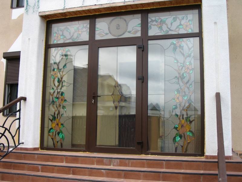 Двери со стеклопакетом