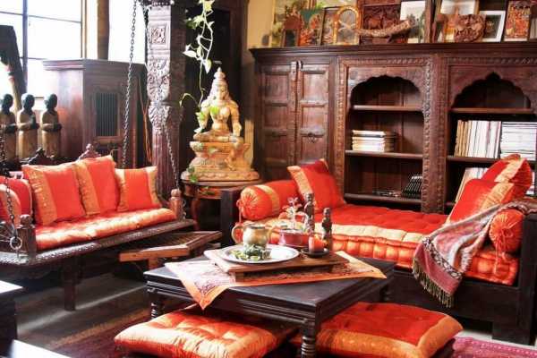 Индийский интерьер, яркий дизайн мебели, предметов и комнат