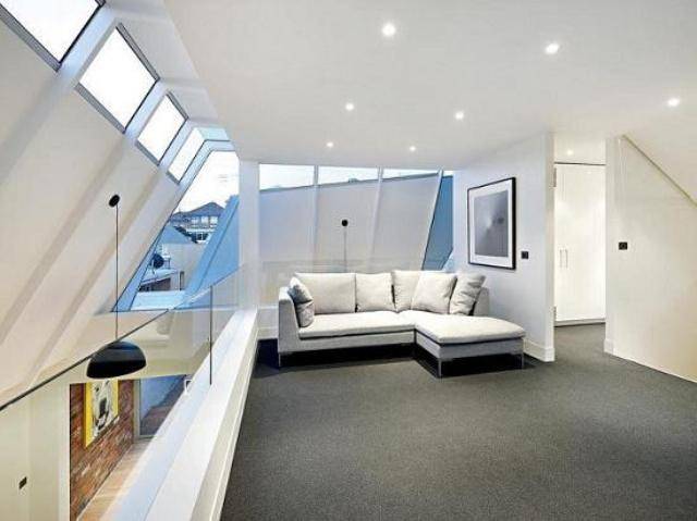 Как оформить скошенный потолок в интерьере: идеи дизайна комнат на мансардном этаже