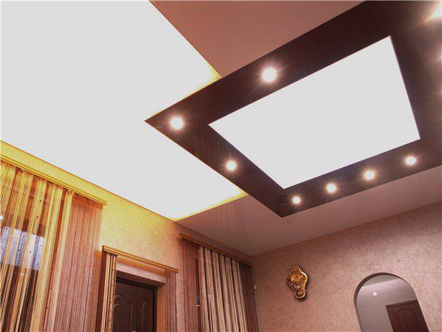 Светящийся потолок ( 35 фото): основное освещение в коридоре
