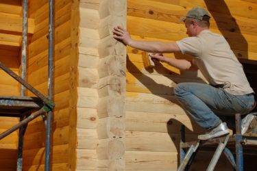 Зачем и чем обработать деревянный дом снаружи
