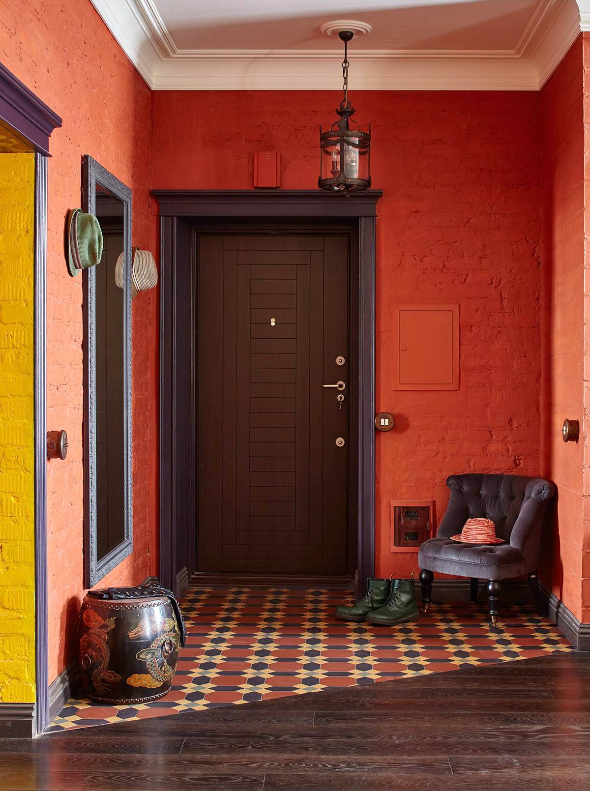 Ламинат на стену в интерьере (60 фото): сочетание цветов с полом и потолком в гостиной или коридоре квартиры, в сочетании с камнем и обоями