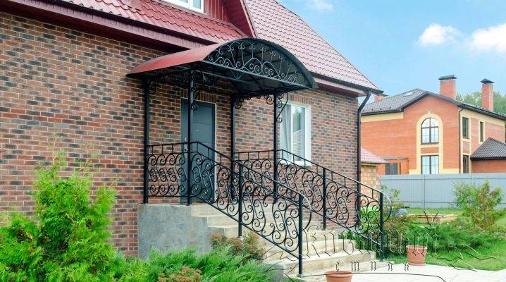 6 советов по обустройству навеса (козырька) над крыльцом частного дома + фото