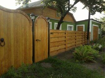 Забор из горбыля: бюджетный вариант ограды