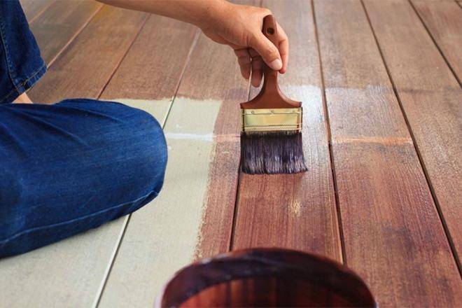 Особенности акрилового лака для дерева