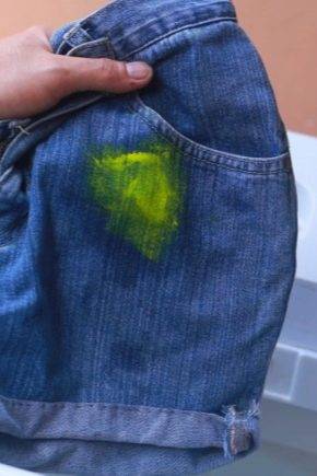 Как удалить акриловую краску с одежды: чем вывести с ткани, как убрать засохшие пятна