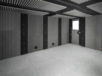 Акустический поролон для потолка: встраиваемая акустика, панели и системы, плиты и маты, тонкости выбора и монтажа