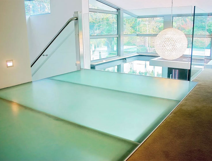 Стеклянные полы. плюсы и минусы стеклянных полов