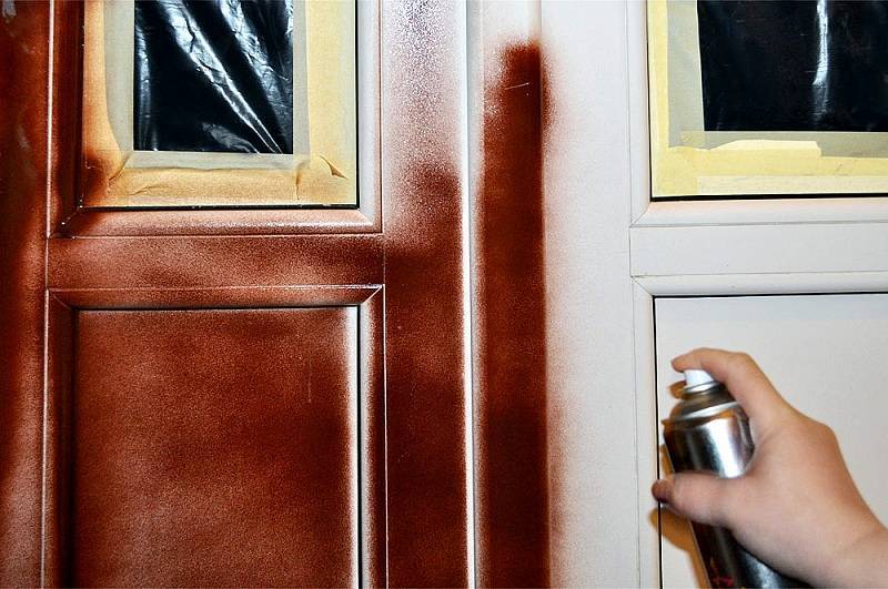 Как перекрасить шпонированную дверь дома