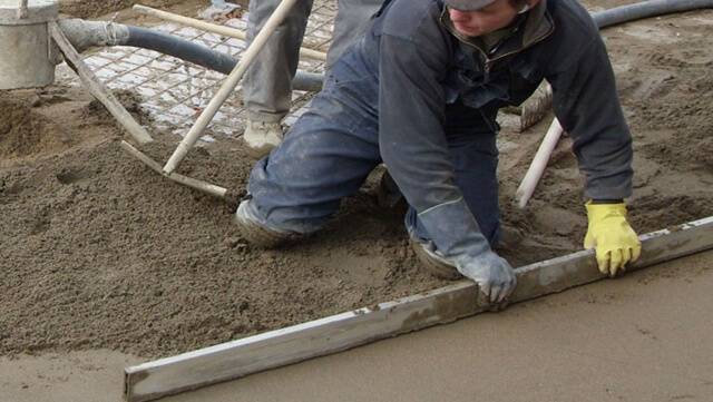 Марка бетона для стяжки пола: какой марки бетон лучше использовать для стяжки, советы по изготовлению своими руками