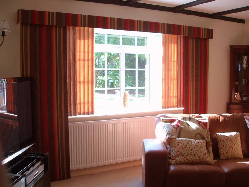 Серые шторы в интерьере гостиной, спальни: сочетание - 43 фото