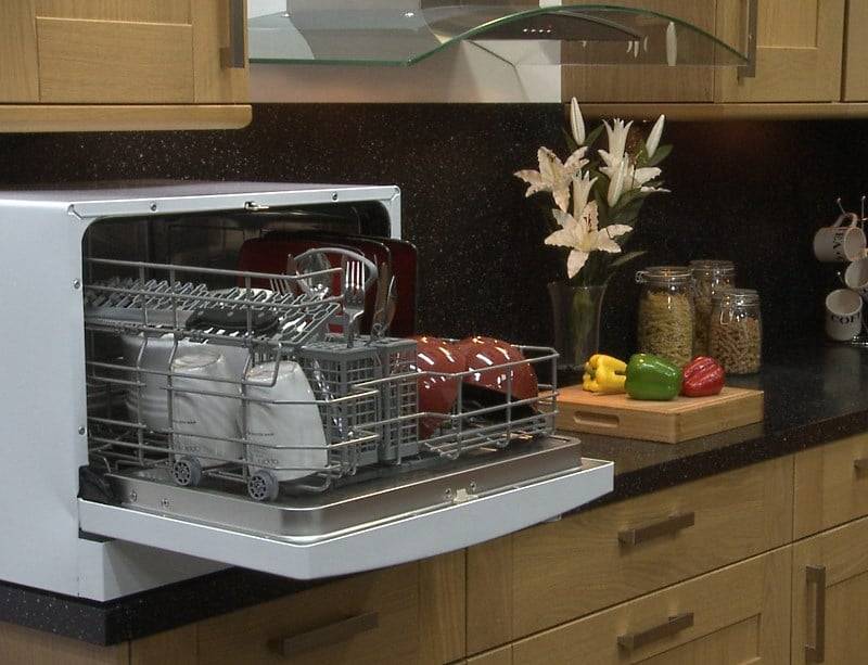 Установка посудомоечной машины на кухне под столешницу (15 фото) и ее габариты