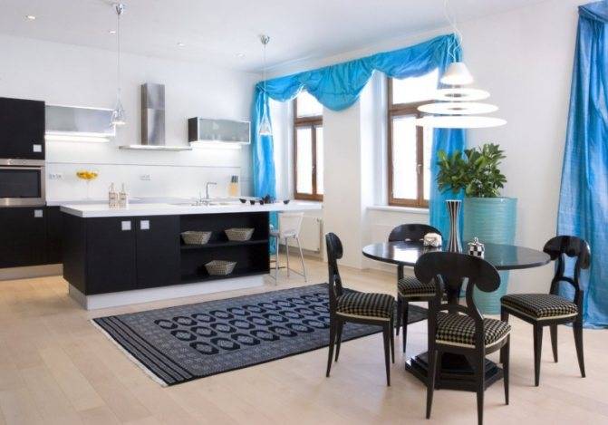 Модная одежда в полоску: тренды 2020-2021 года