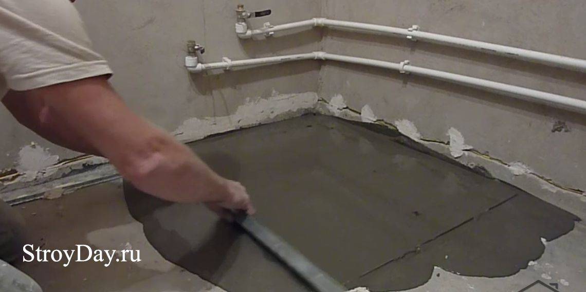 Как выровнять наливной пол после высыхания: описание способов и инструментов