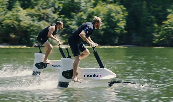 Велосипед на подводных крыльях Manta5 позволит гонять по воде на скорости  20 км/ч | Техкульт