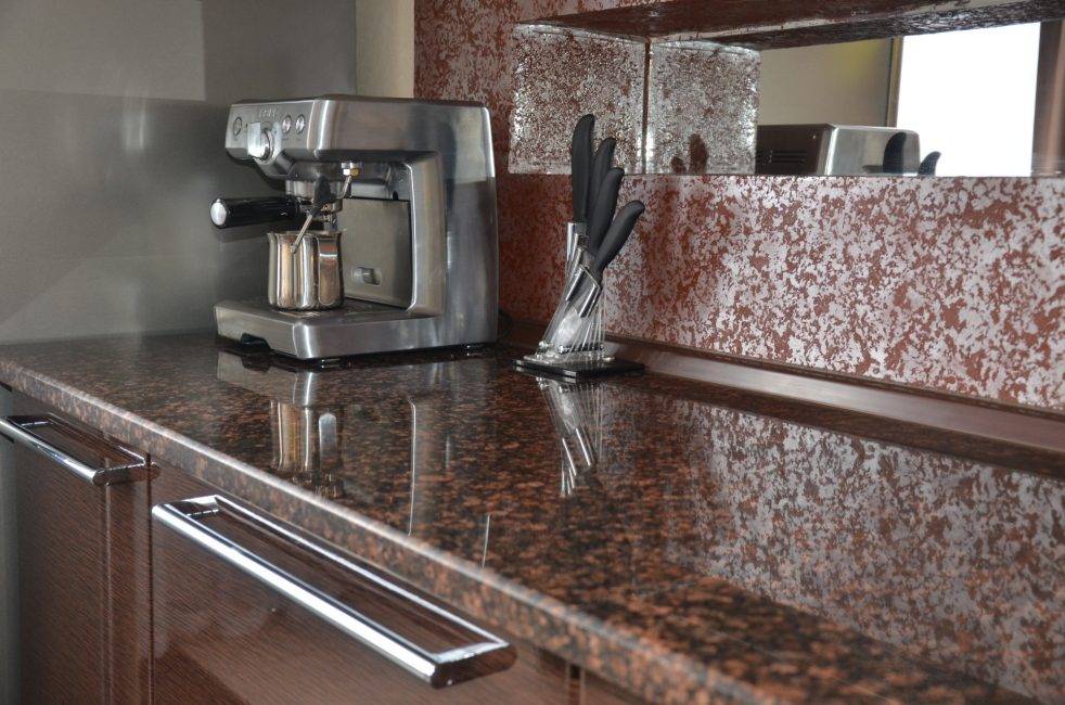 Как выбрать столешницу для кухни - обзор 9 вариантов и 55 фото
