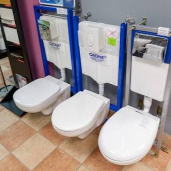 Плюсы и минусы подвесного унитаза с инсталляцией: критерии выбора