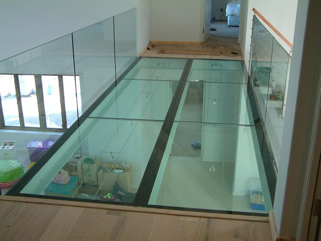 Стеклянный пол, виды стеклянных покрытий, идеи, 45 фото