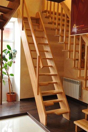 Лестница на мансарду в небольшом доме: варианты, компактные