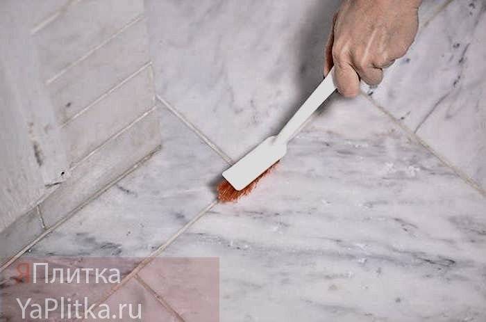 Как очистить потемневшие швы между кафельными плитками?
