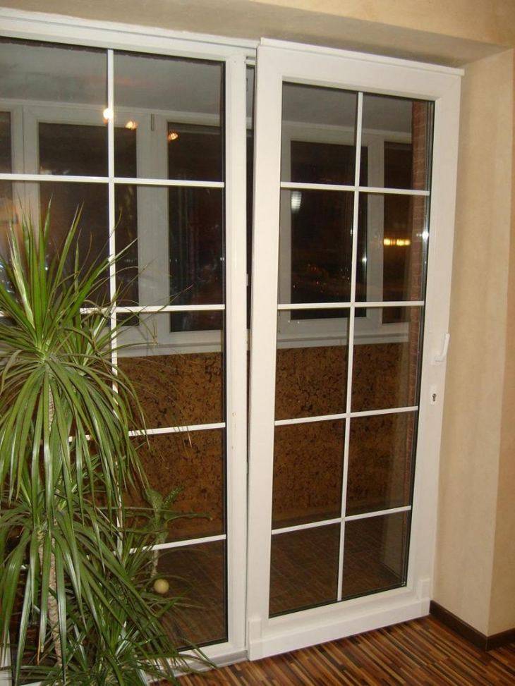 Балконная дверь (77 фото): размеры деревянных и французских конструкций на балкон, как утеплить стеклянную конструкцию по ширине