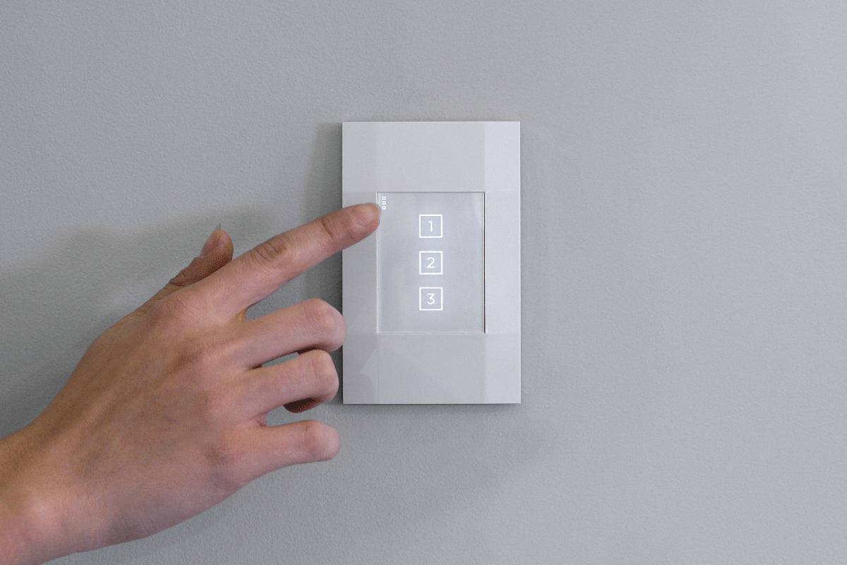 Light switch. Беспроводной выключатель света на 2 линии. Выключатель света в комнате. Современные выключатели света. Переключатель света в комнате.