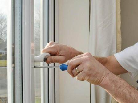 Как выполнить регулировку пластиковых окон и дверей самостоятельно, в том числе на зиму и лето: пошаговые инструкции
