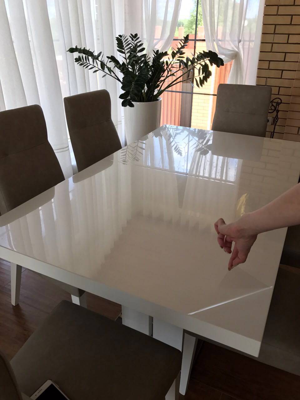Прозрачная пленка на стол «мягкое стекло» — современное решение