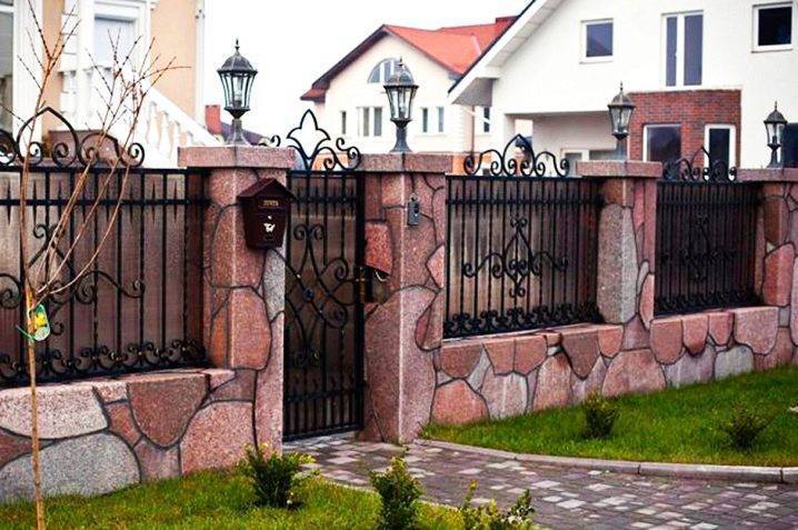 Заборы из поликарбоната: плюсы и минусы
