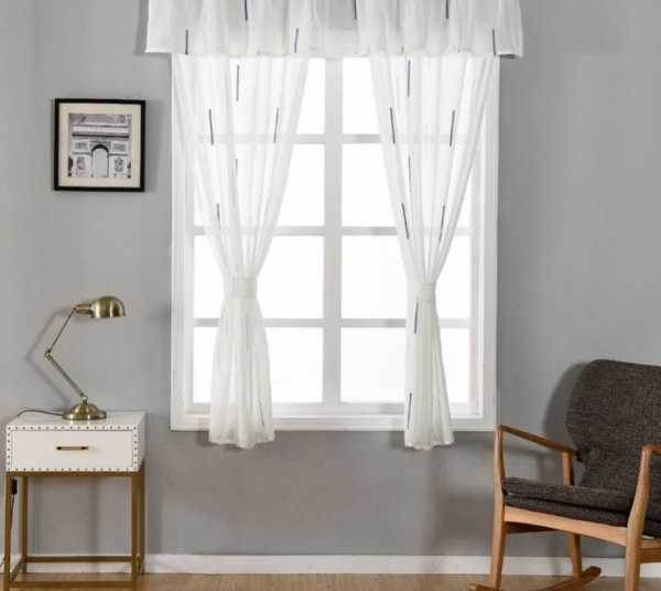 Описание и использование штор в полоску в интерьере