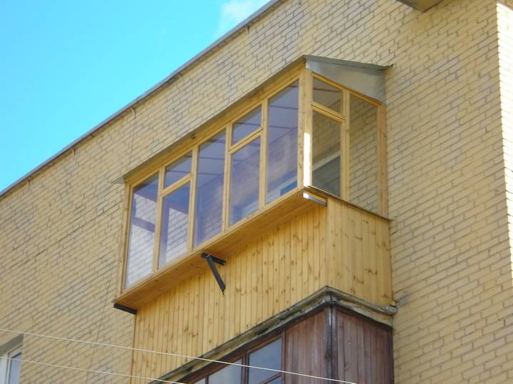 Остекление балконов деревом, плюсы и минусы деревянного остекления балкона, как правильно остеклять деревом
