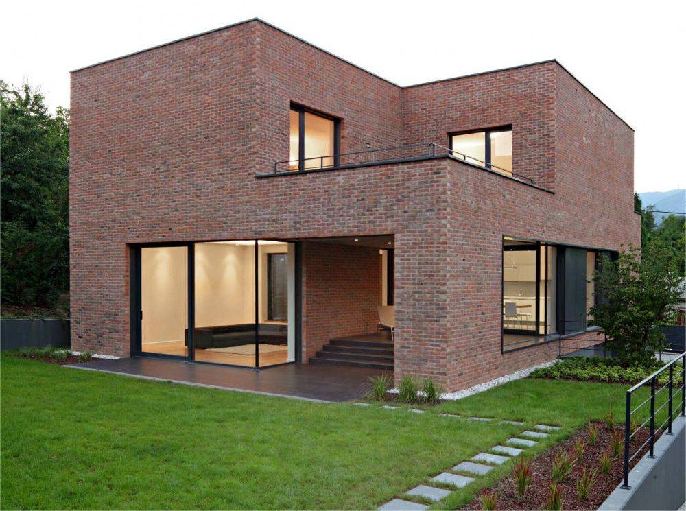 Баварская кладка для фасадов домов облицованных кирпичом и заборов, виды отделки фасада флеш, бордо, магма и другие текстуры, варианты одноэтажных проектов