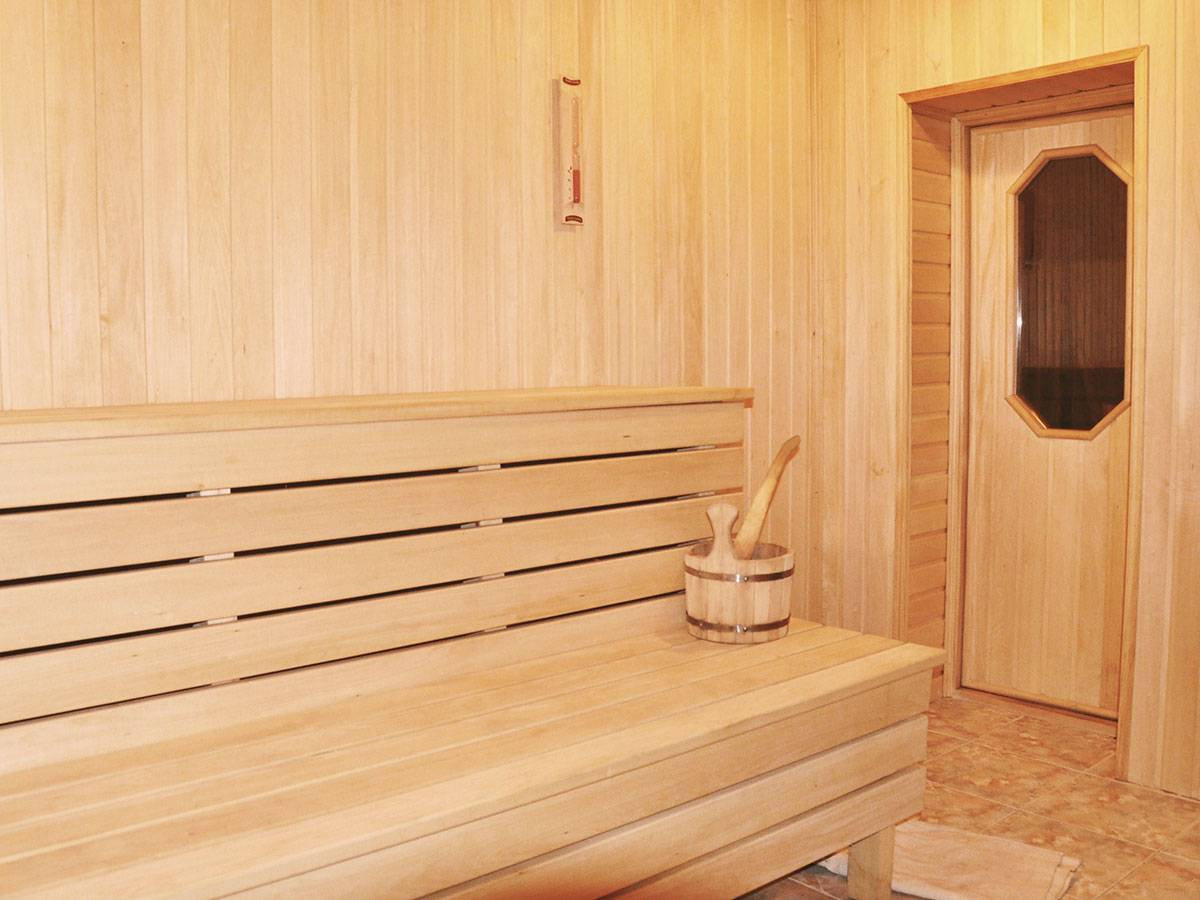 Вагонка на кухне (67 фото): отделка в интрьере деревянного частного дома, примеры обшитой панелями комнаты, отделанный вагонкой фартук