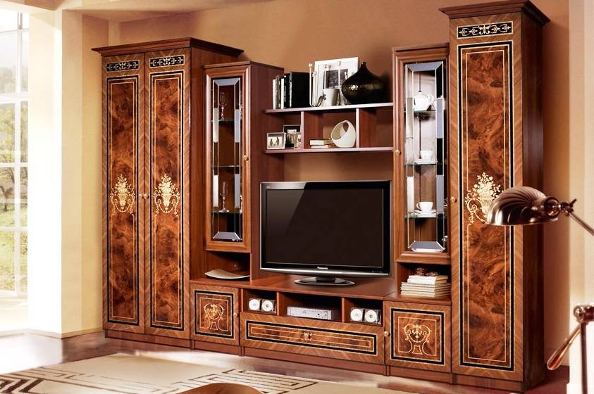Стенки в гостиную в стиле «классика»