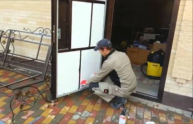 Приобретение утепленных входных деревянных дверей: на что обратить внимание