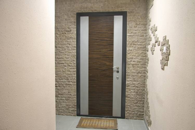 Обивка входной металлической двери своими руками внутри и снаружи: обшивка деревом, дермантином и ламинатом